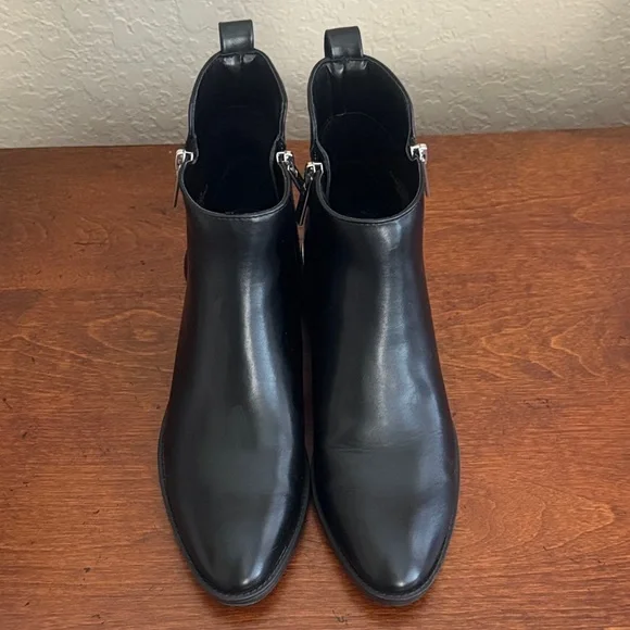 Calvin Klein Women's Black Leather Ankle Boots Size 7.5 M EUC - Picture 3 of 15
